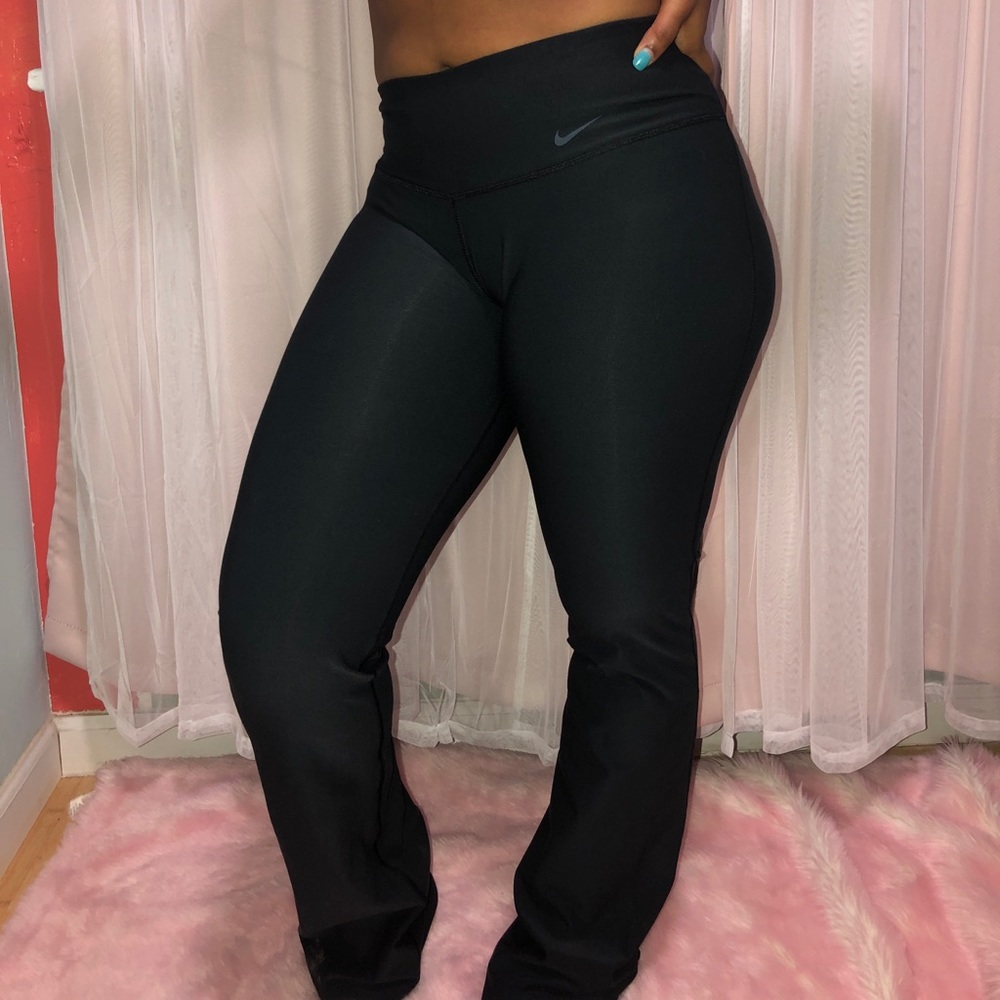 SALE!! NIKE BLACK LEGGINGS - Picture 2 of 6